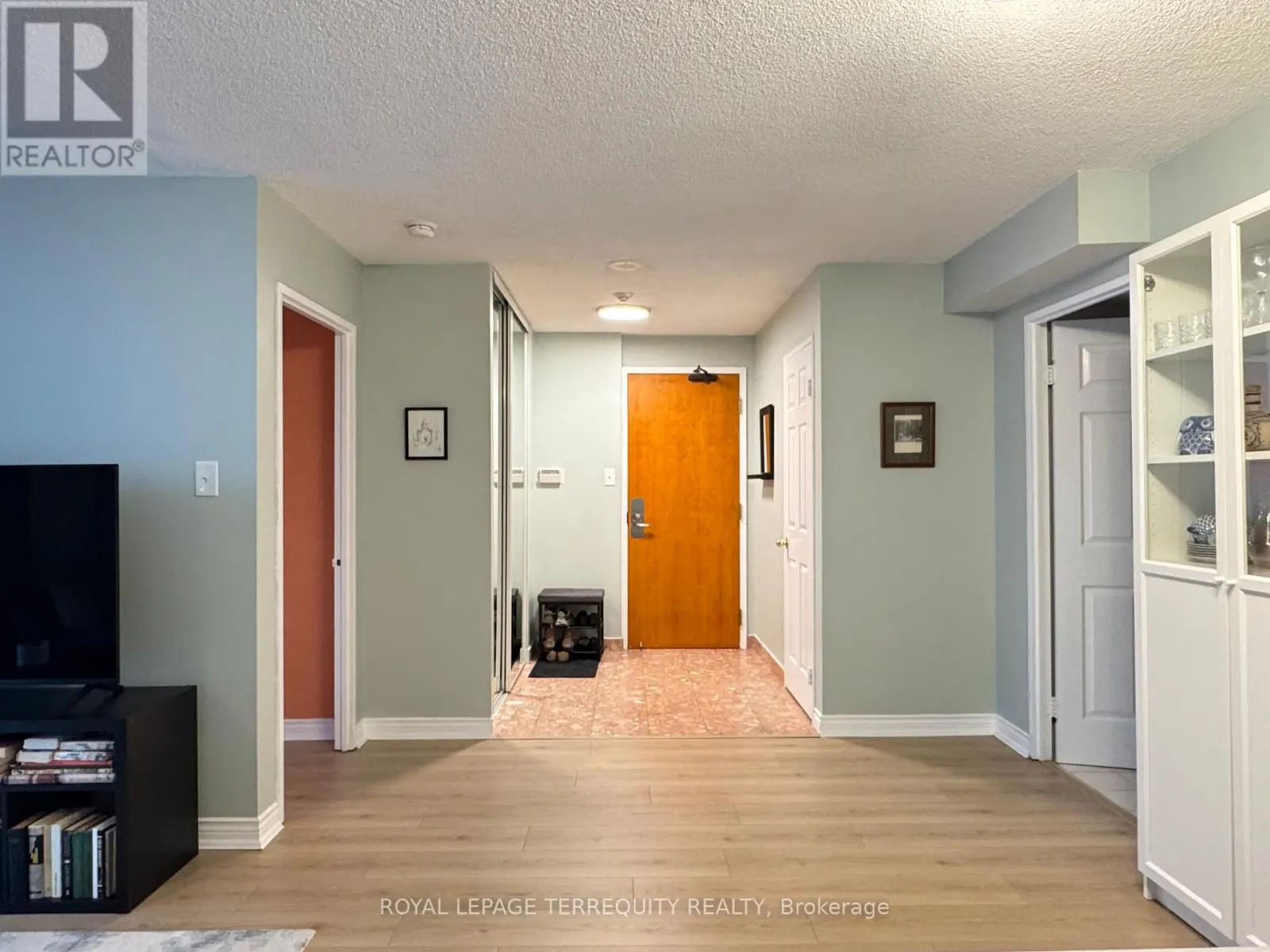 601 - 256 DORIS AVENUE