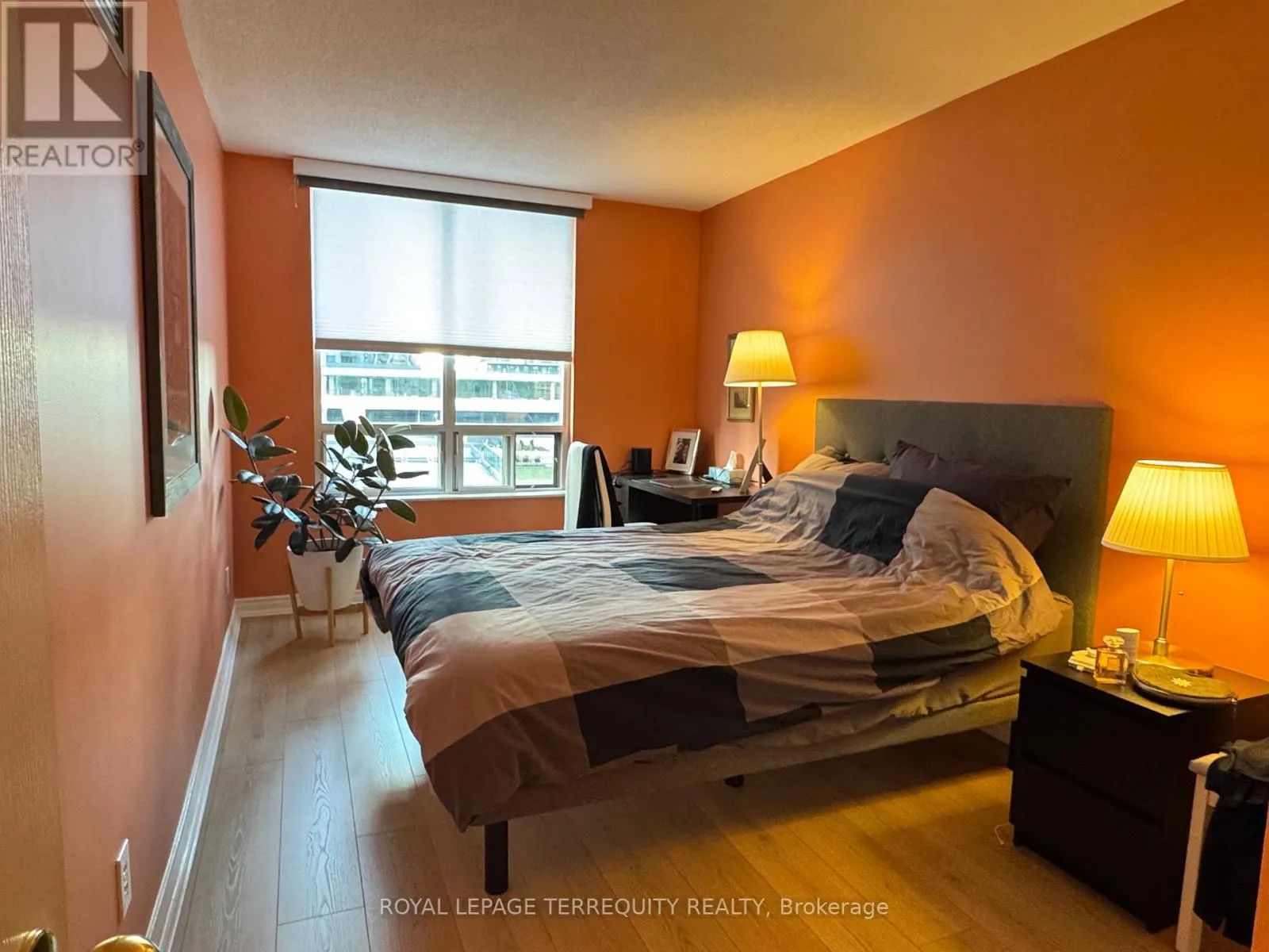 601 - 256 DORIS AVENUE