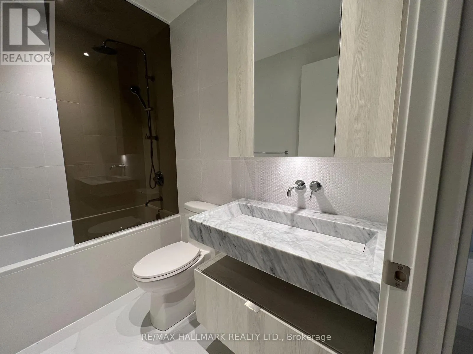 3410 - 11 YORKVILLE AVENUE