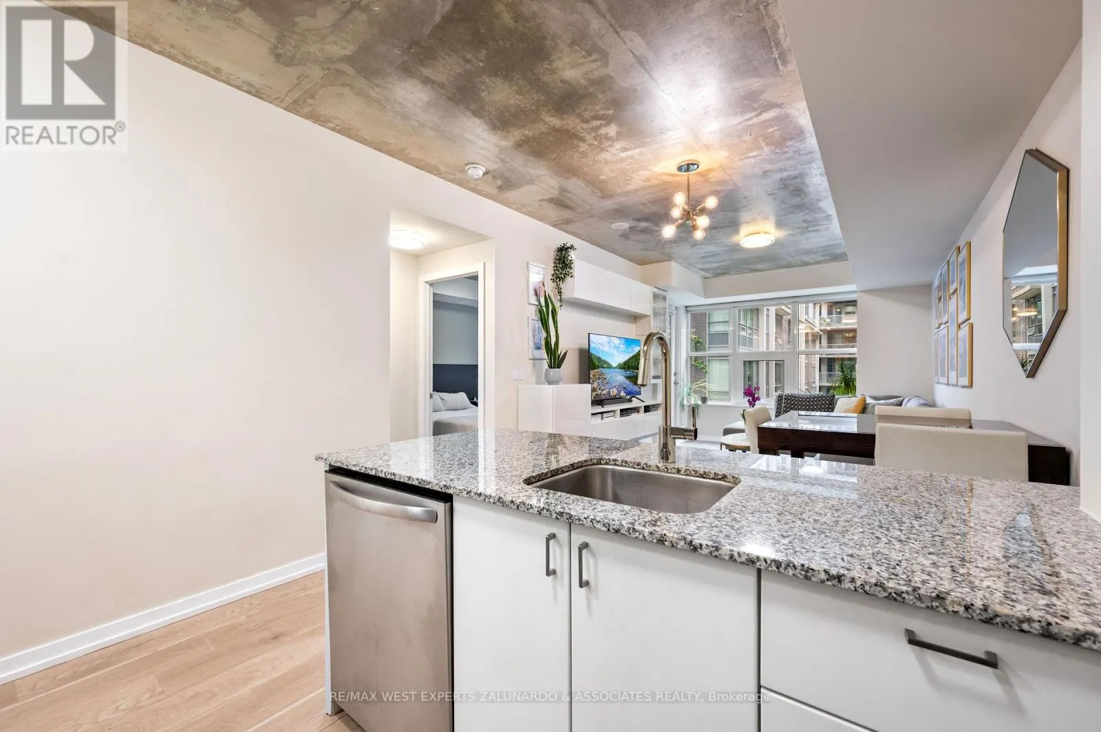 315 - 59 EAST LIBERTY STREET