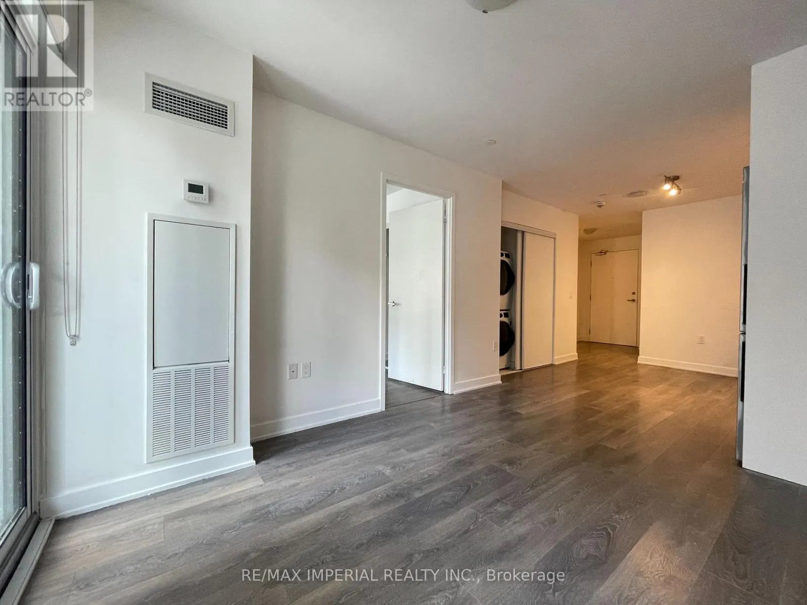 405 - 195 REDPATH AVENUE