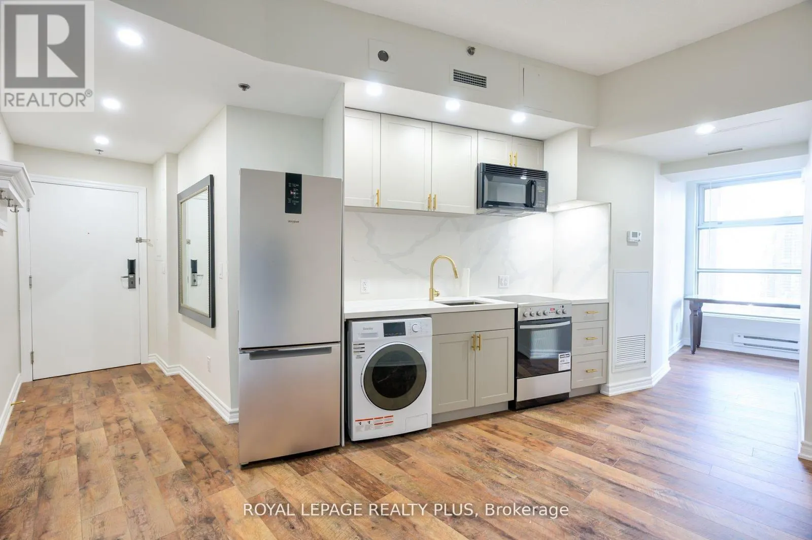 1706 - 1 KING STREET W