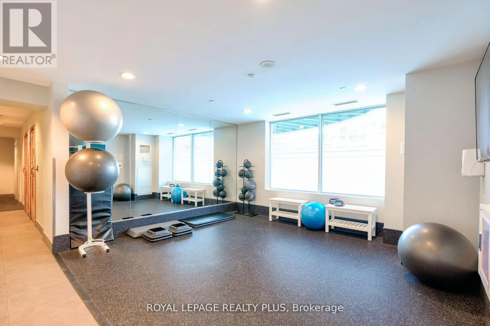 1706 - 1 KING STREET W