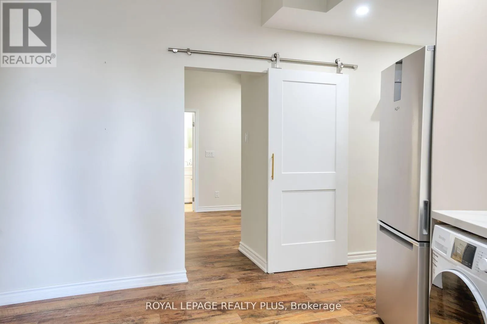 1706 - 1 KING STREET W