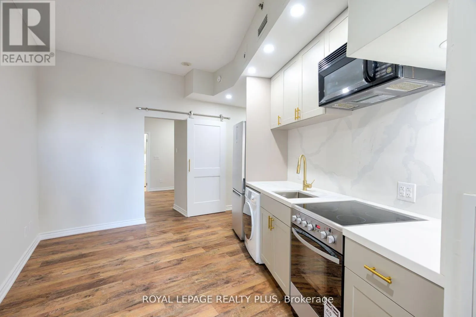 1706 - 1 KING STREET W