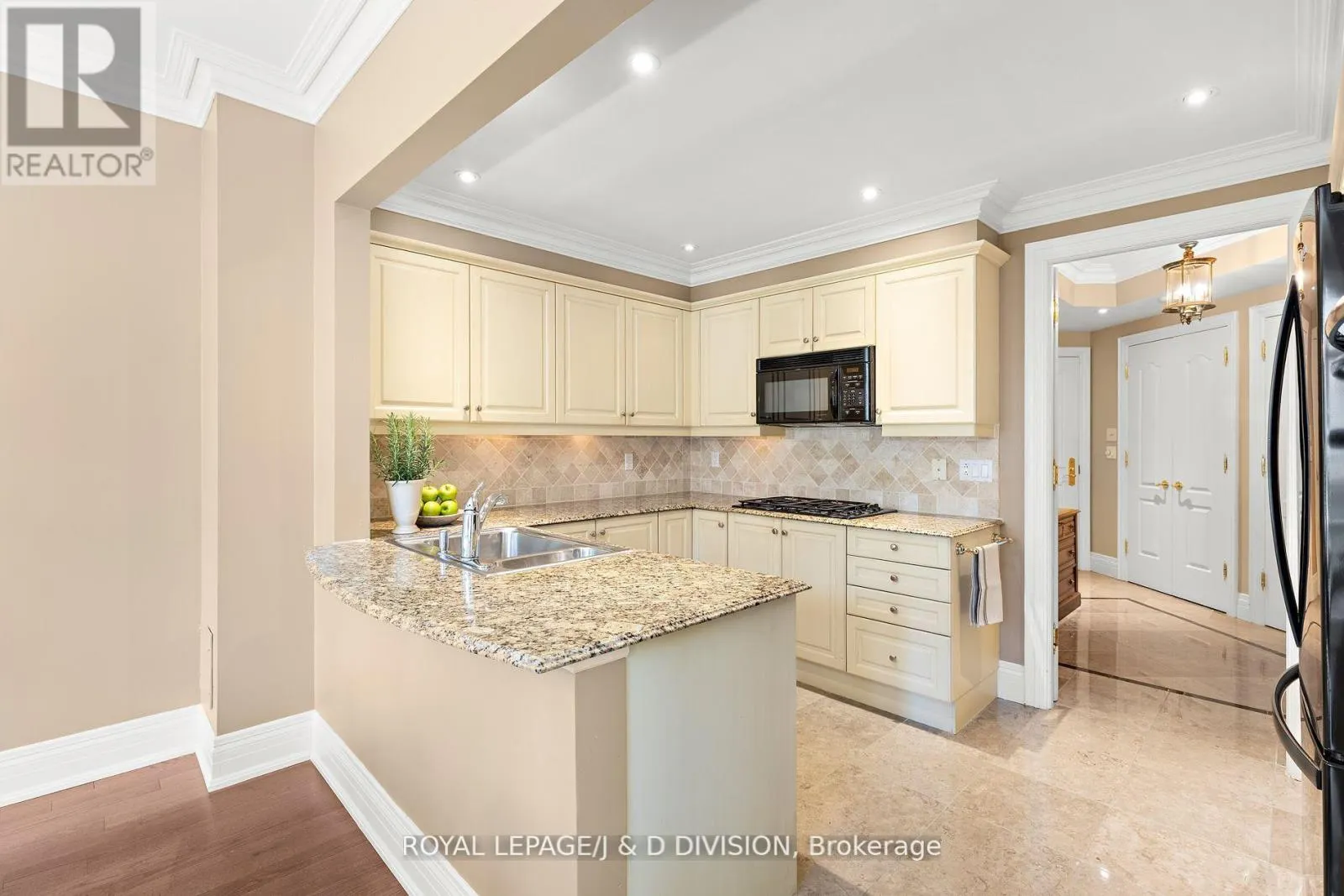 303 - 33 DELISLE AVENUE