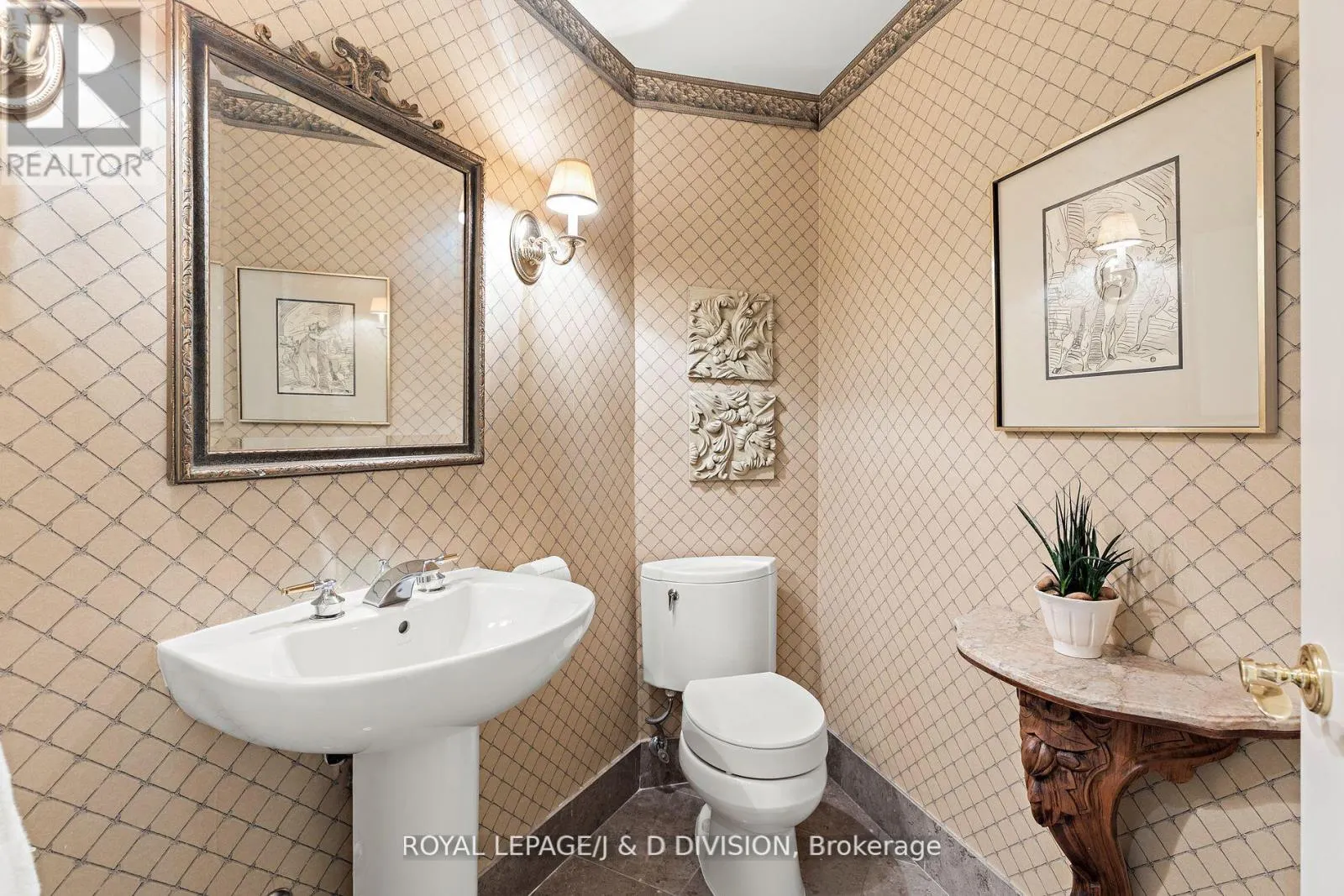 303 - 33 DELISLE AVENUE