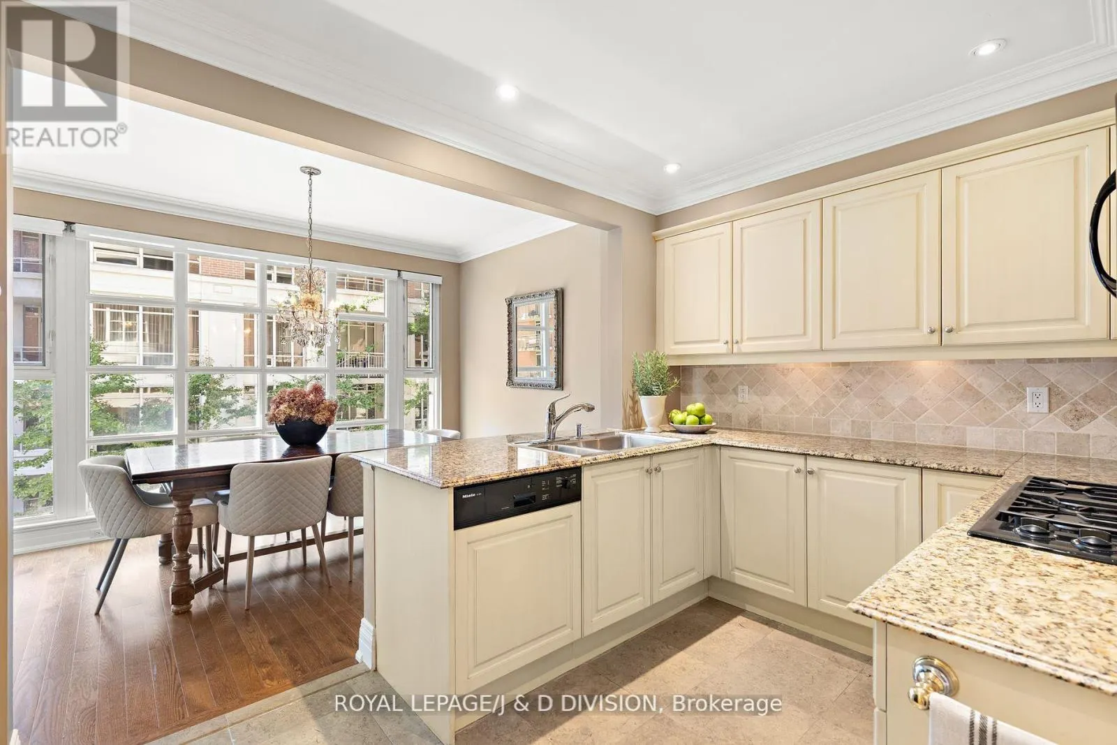 303 - 33 DELISLE AVENUE