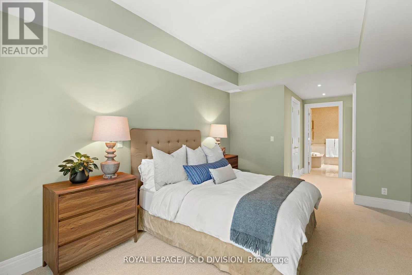 303 - 33 DELISLE AVENUE