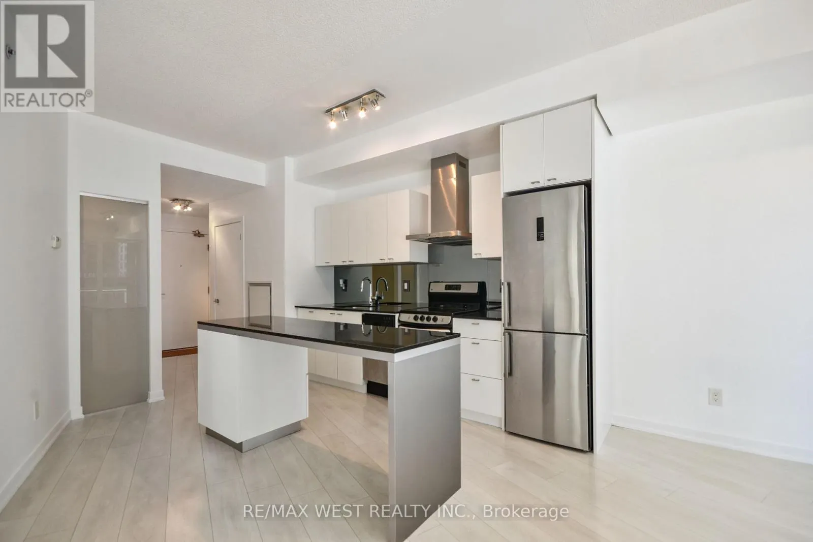 607 - 51 EAST LIBERTY STREET