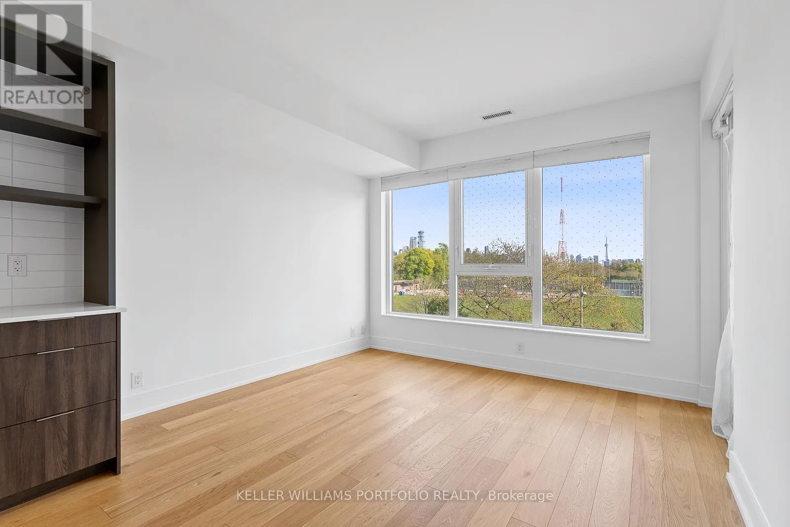 310 - 6 PARKWOOD AVENUE