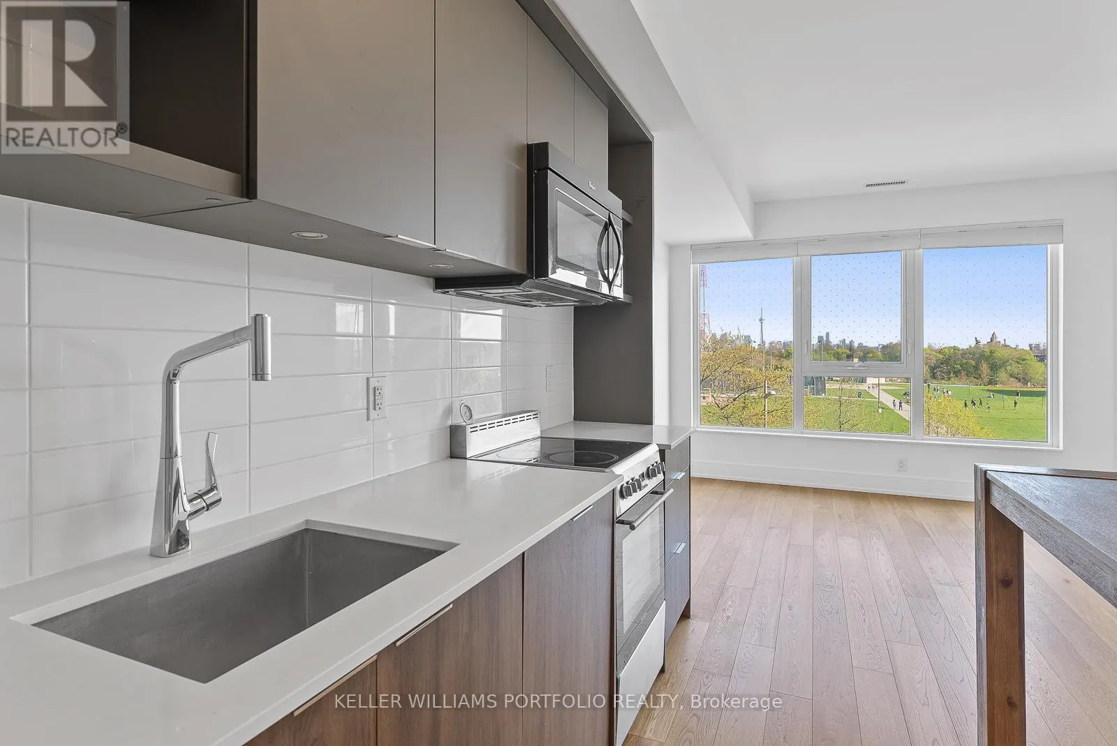 310 - 6 PARKWOOD AVENUE