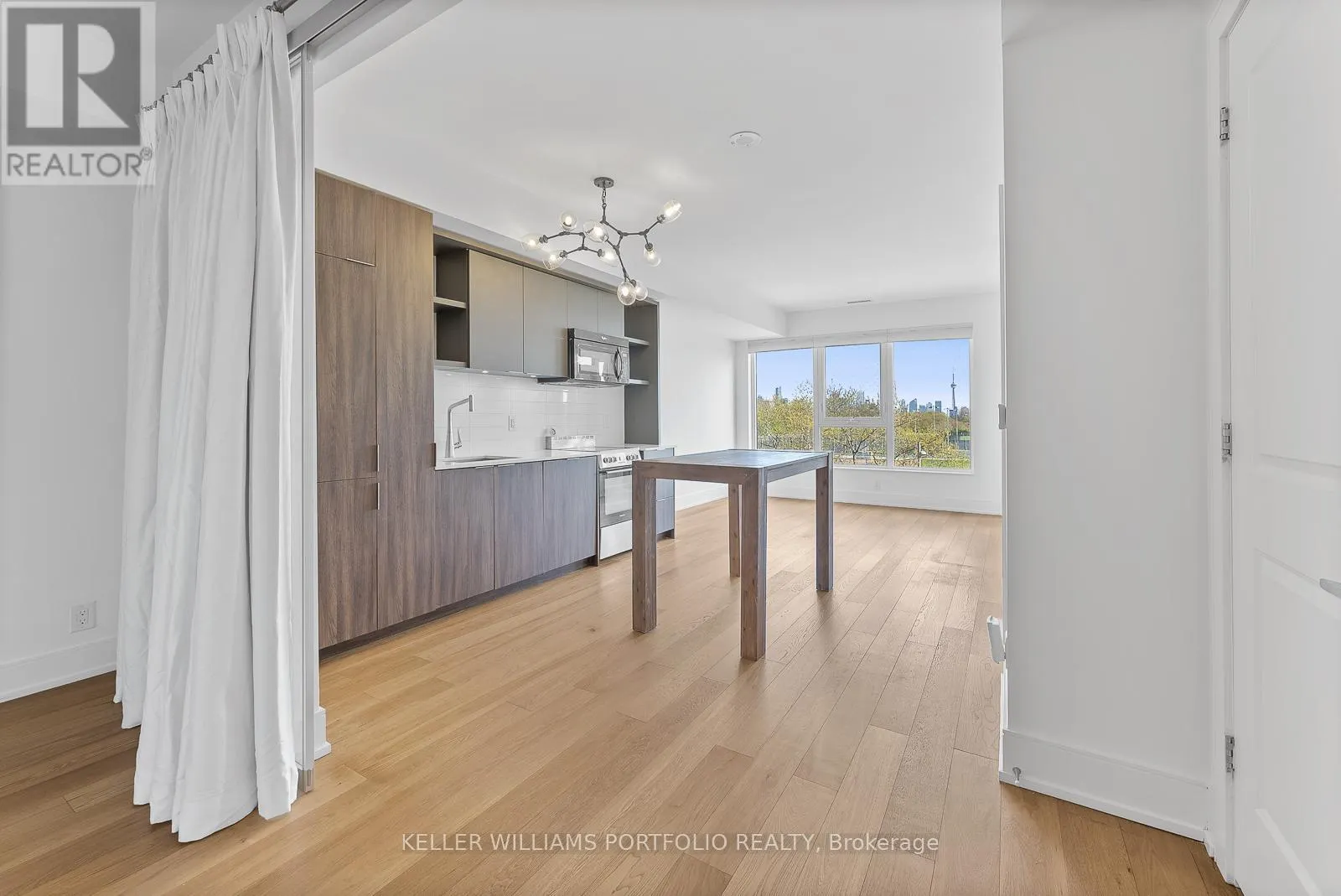 310 - 6 PARKWOOD AVENUE