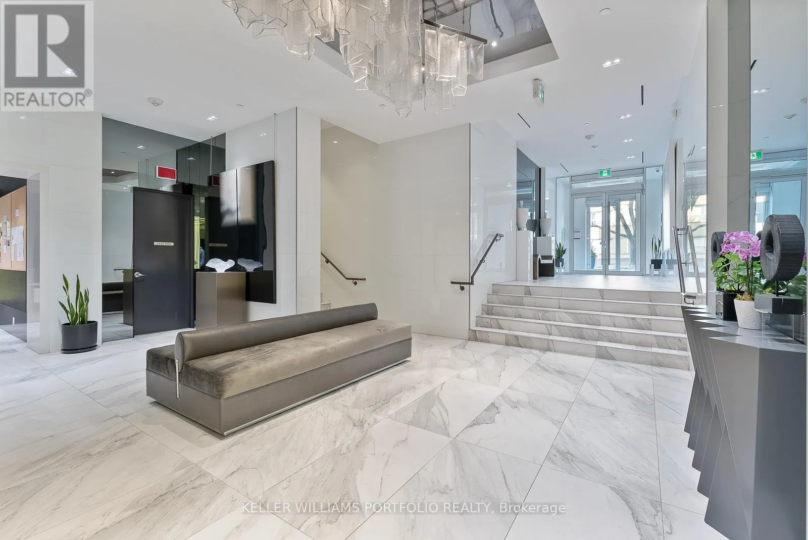 310 - 6 PARKWOOD AVENUE