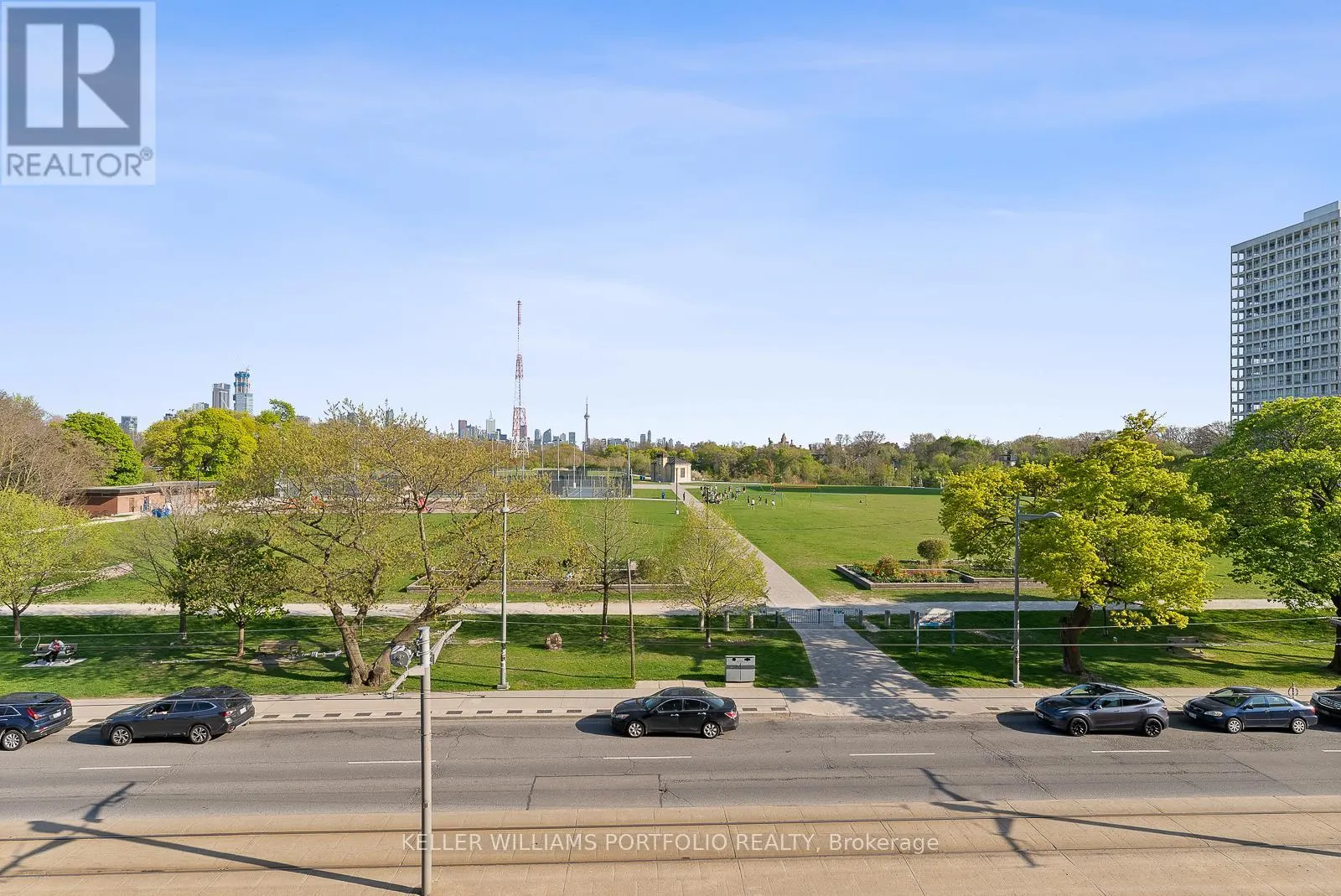 310 - 6 PARKWOOD AVENUE