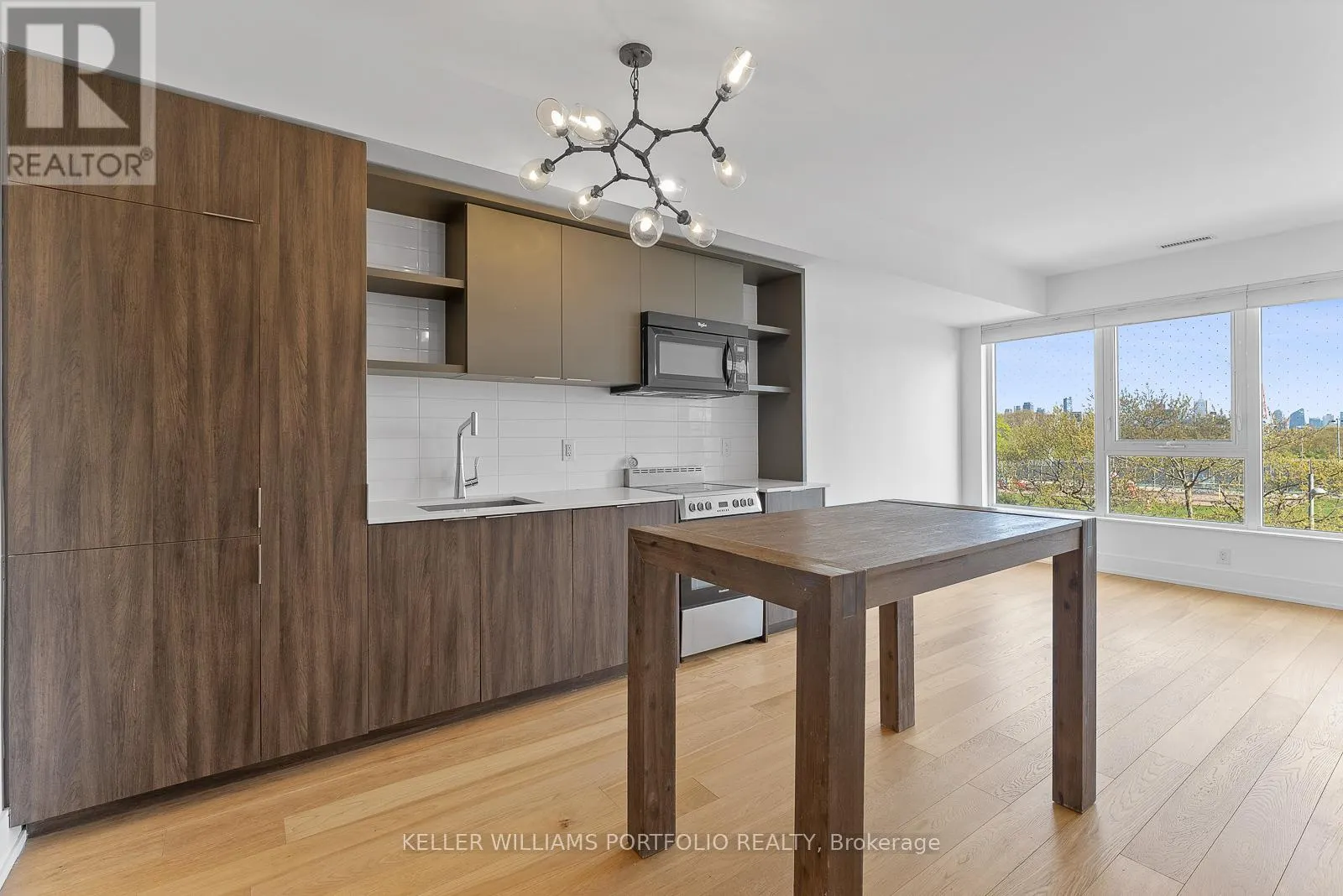 310 - 6 PARKWOOD AVENUE