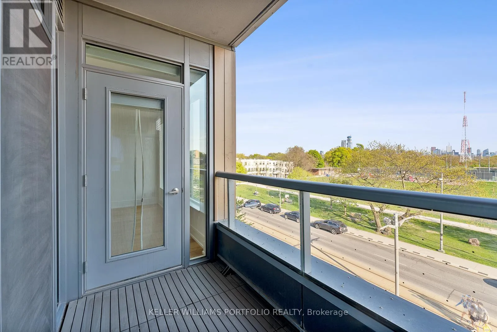 310 - 6 PARKWOOD AVENUE