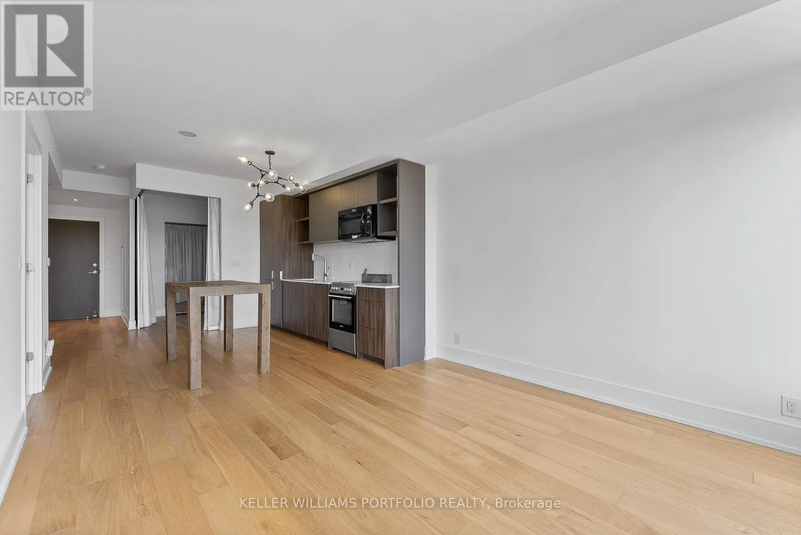 310 - 6 PARKWOOD AVENUE