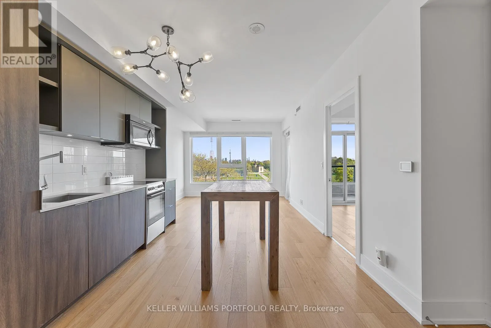 310 - 6 PARKWOOD AVENUE