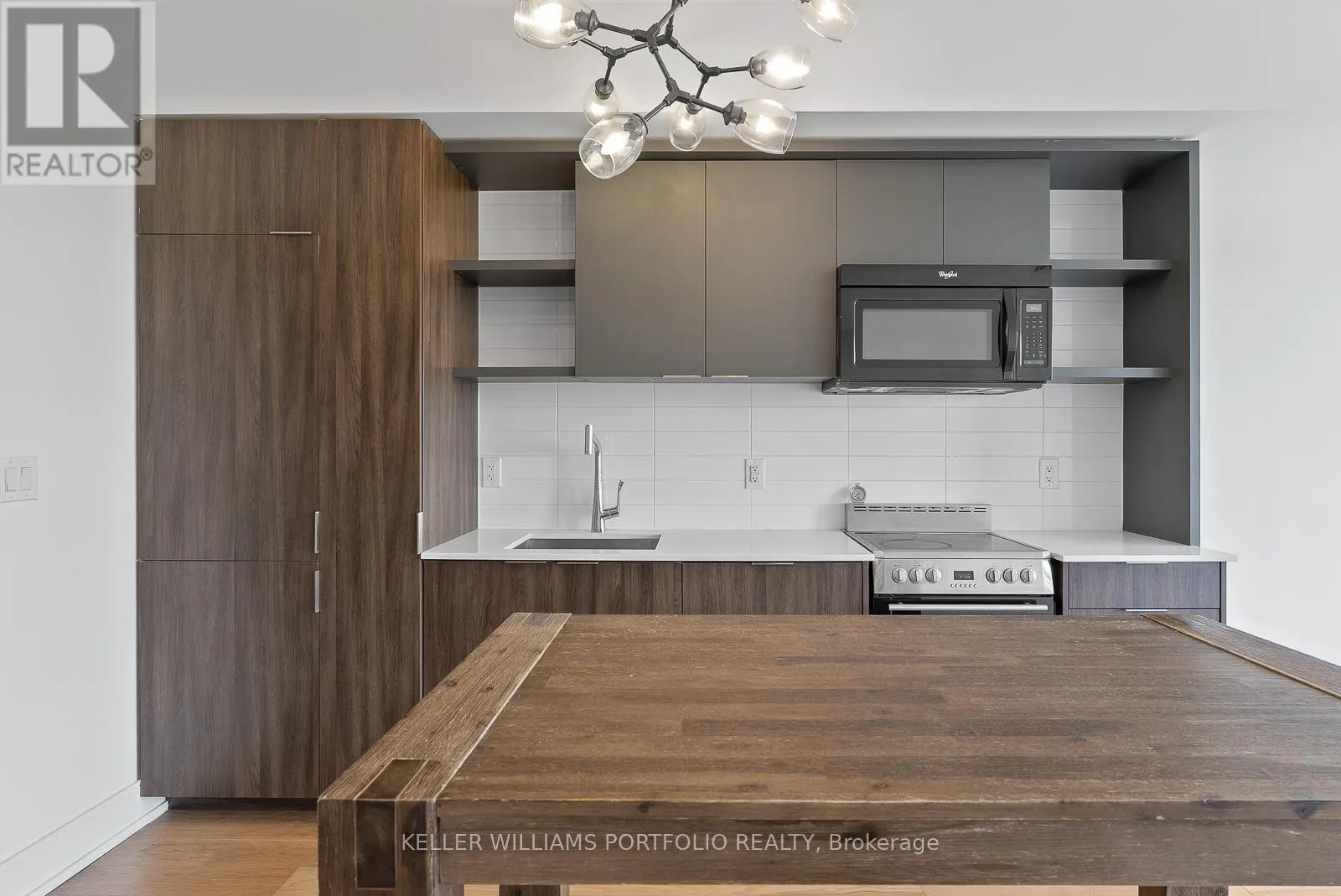 310 - 6 PARKWOOD AVENUE