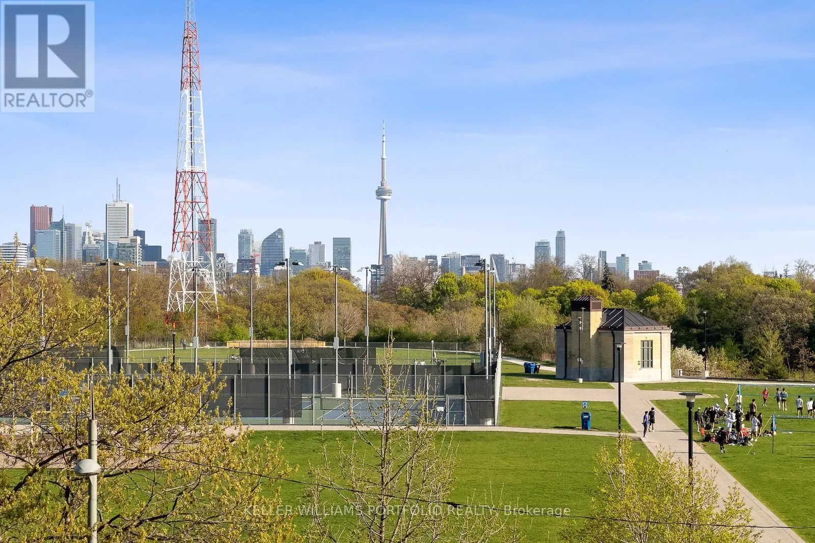 310 - 6 PARKWOOD AVENUE