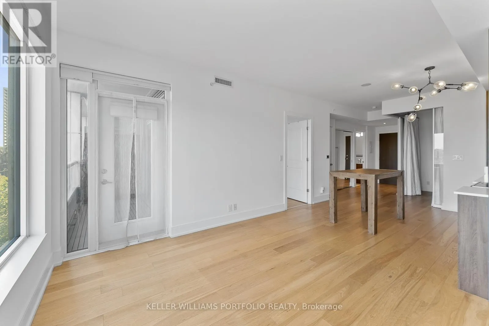 310 - 6 PARKWOOD AVENUE