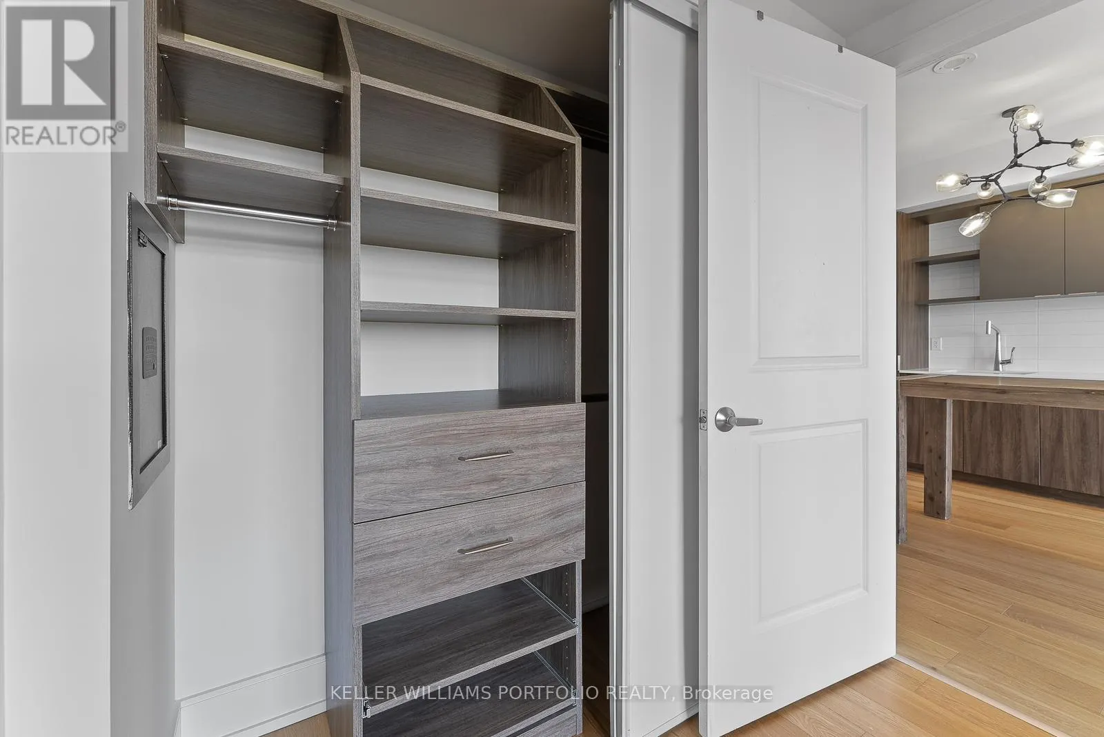 310 - 6 PARKWOOD AVENUE