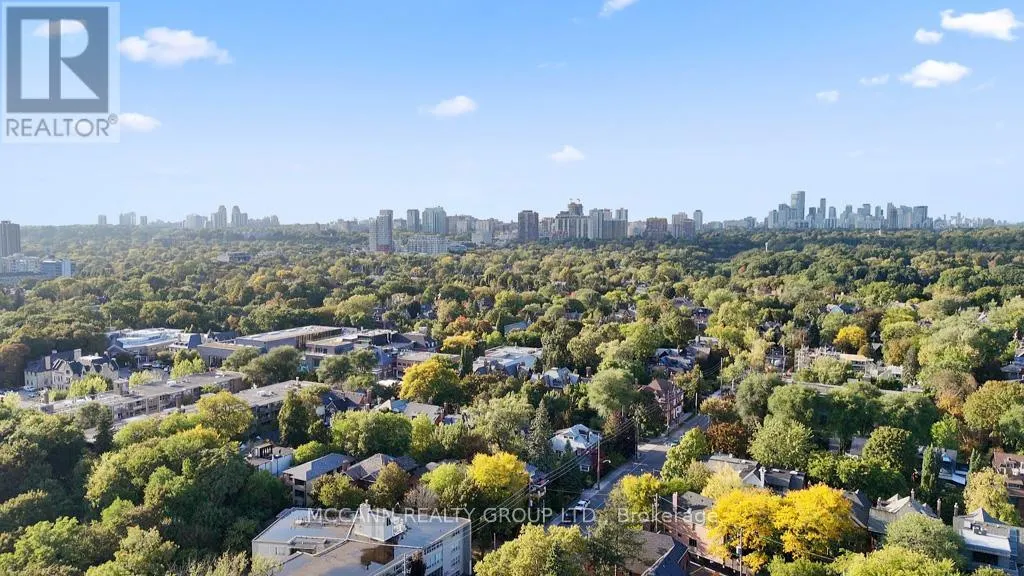 301 - 360 BLOOR STREET E