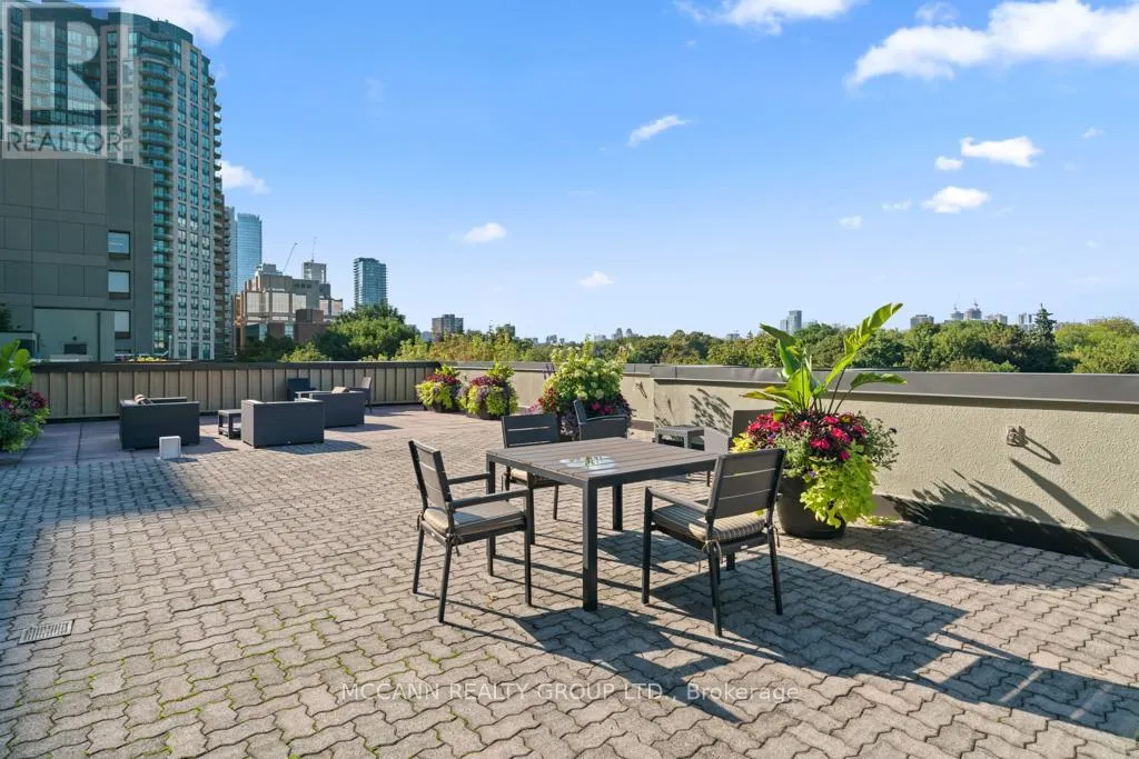 301 - 360 BLOOR STREET E