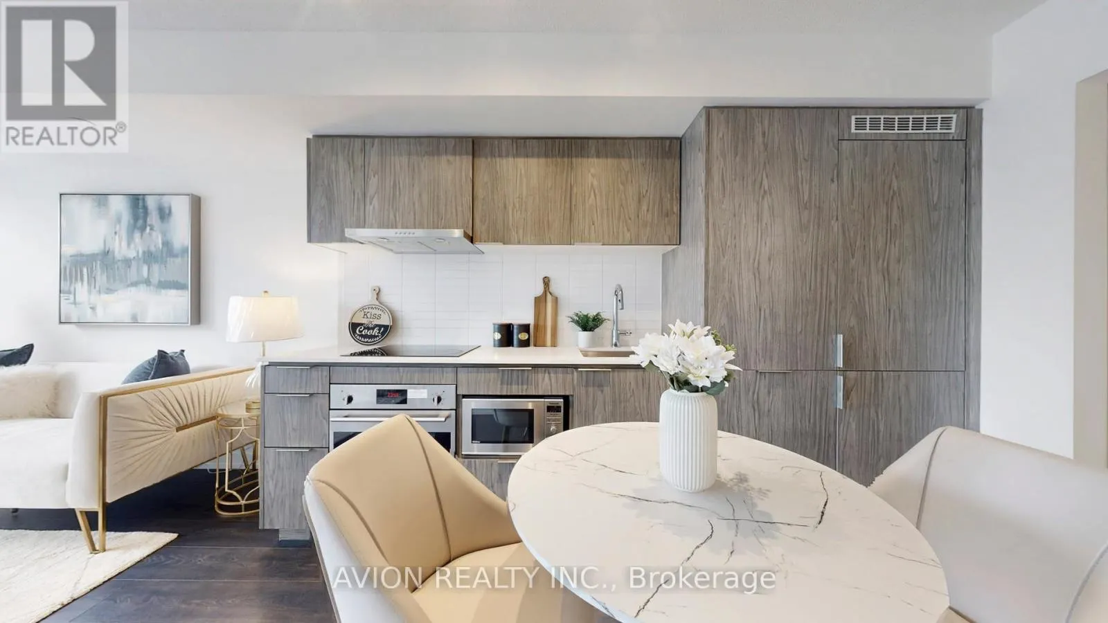 2007 - 60 SHUTER STREET