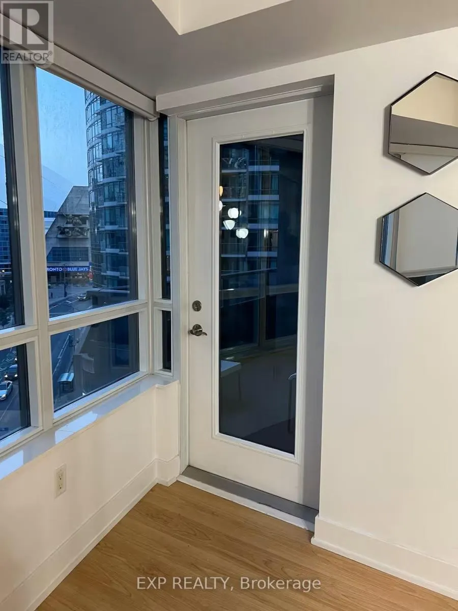 814 - 20 BLUE JAYS WAY