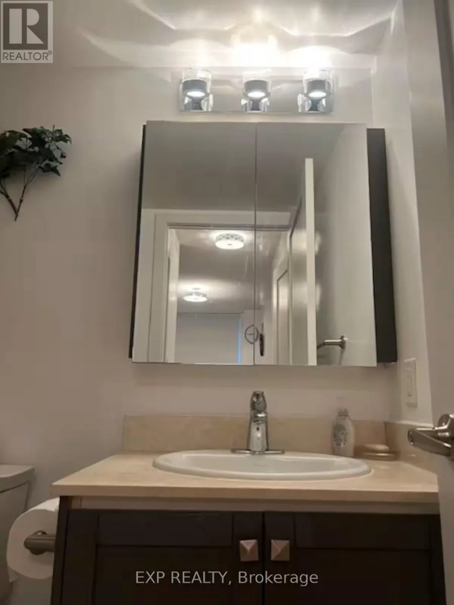 814 - 20 BLUE JAYS WAY