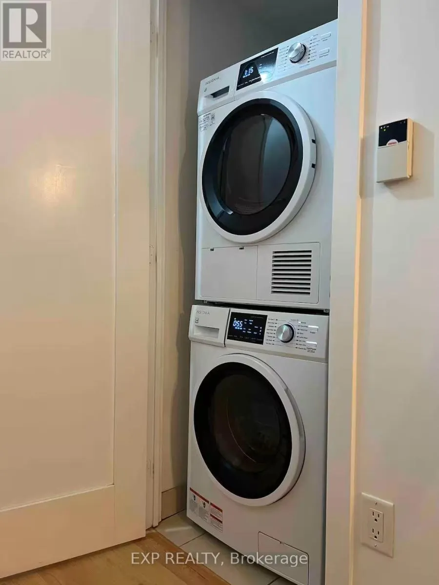 814 - 20 BLUE JAYS WAY