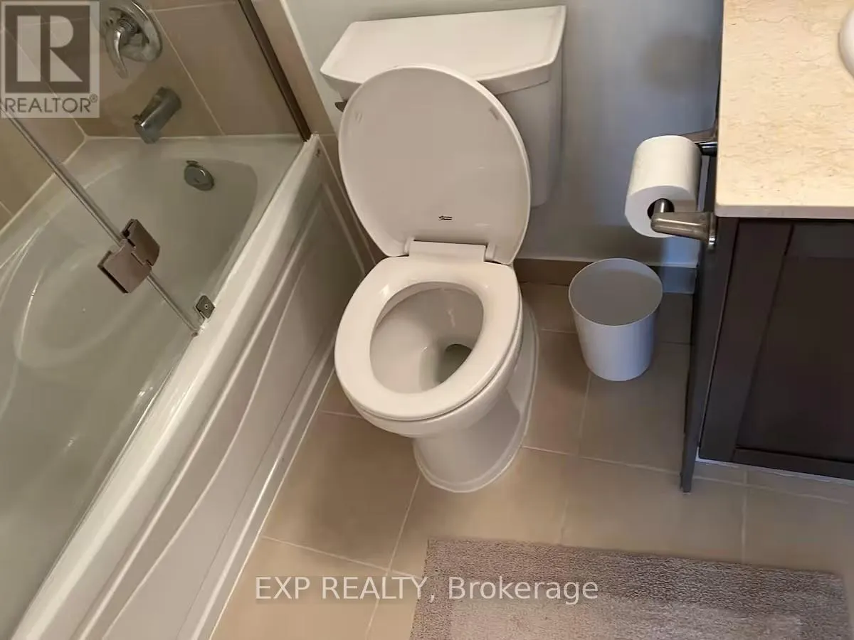 814 - 20 BLUE JAYS WAY