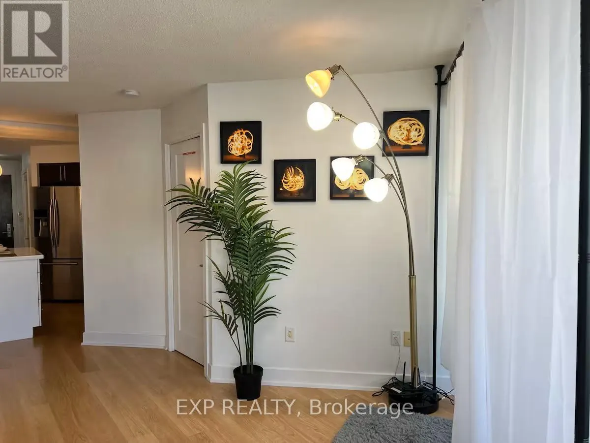 814 - 20 BLUE JAYS WAY