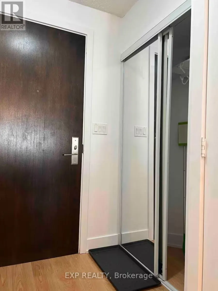 814 - 20 BLUE JAYS WAY