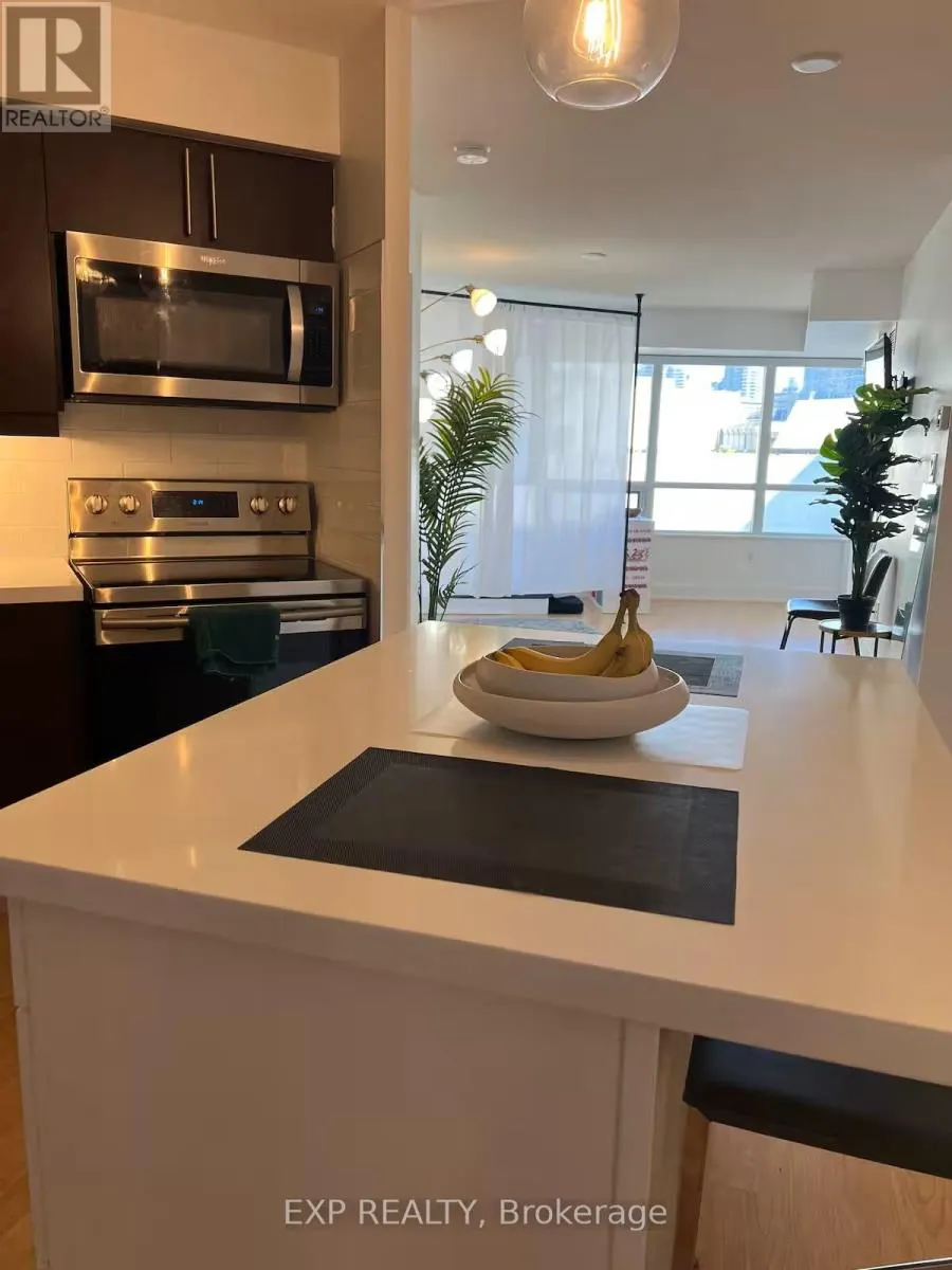 814 - 20 BLUE JAYS WAY