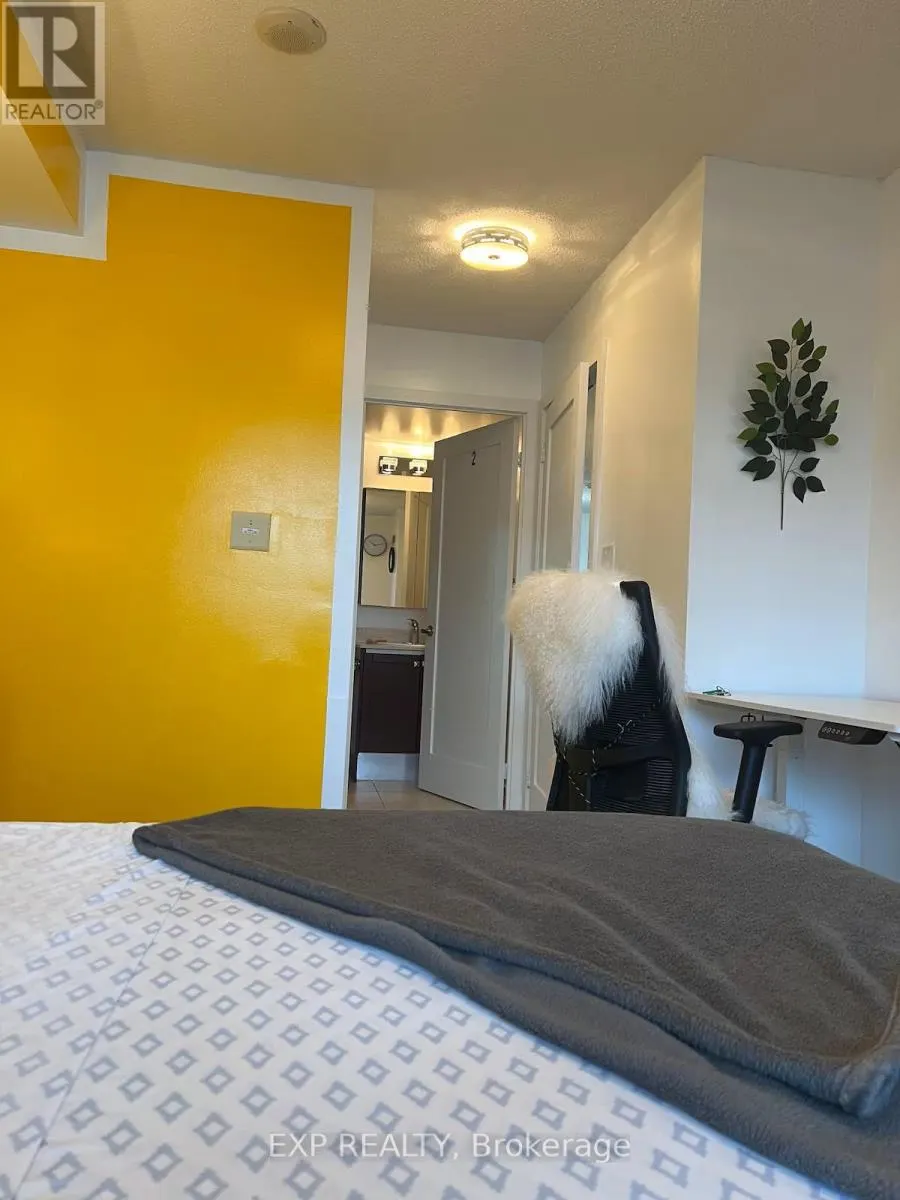 814 - 20 BLUE JAYS WAY