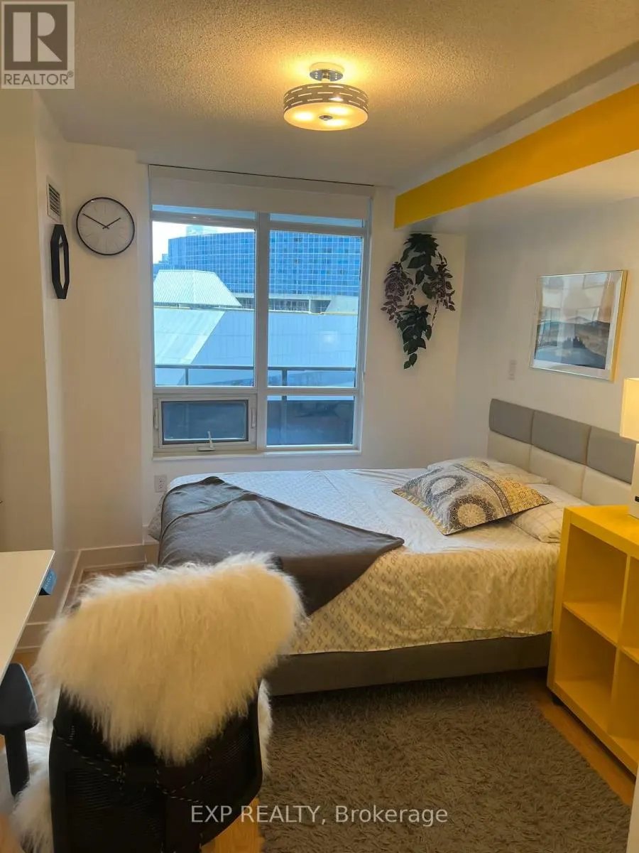 814 - 20 BLUE JAYS WAY