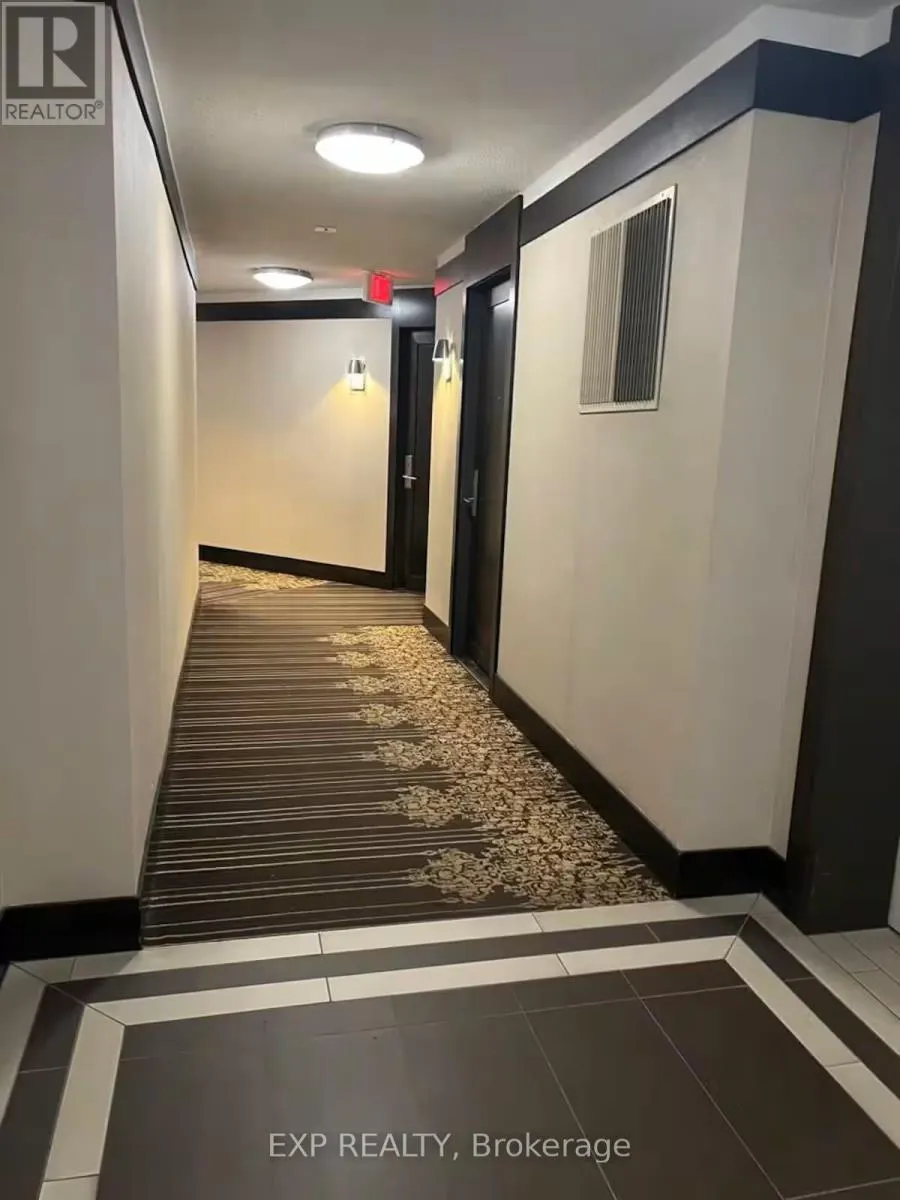 814 - 20 BLUE JAYS WAY