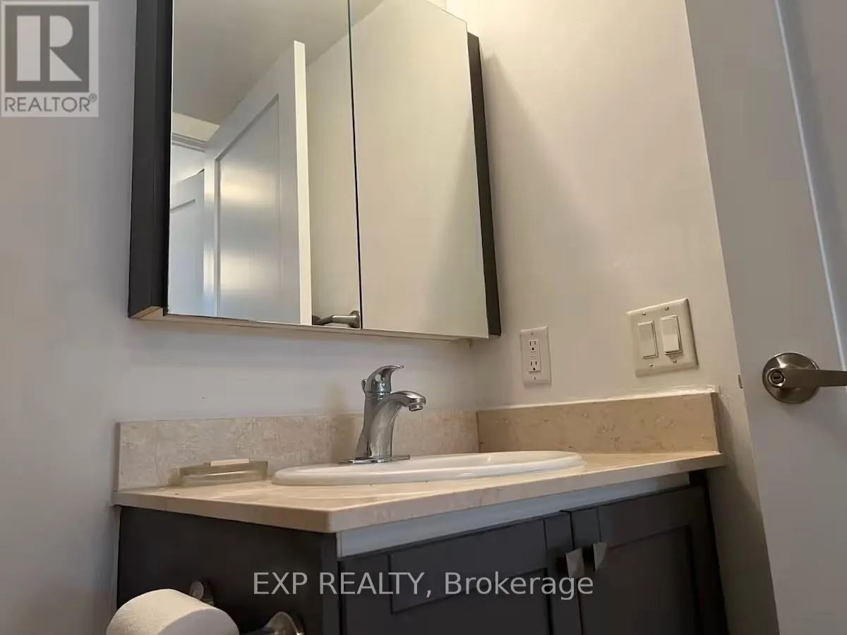 814 - 20 BLUE JAYS WAY