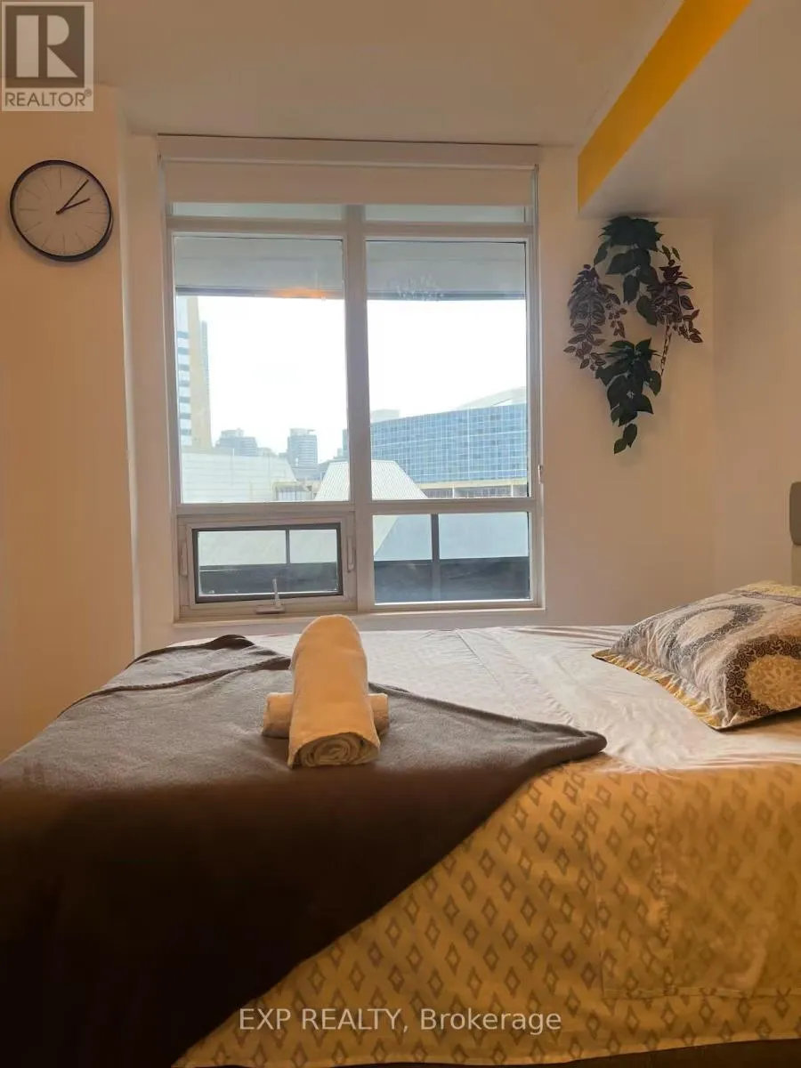 814 - 20 BLUE JAYS WAY