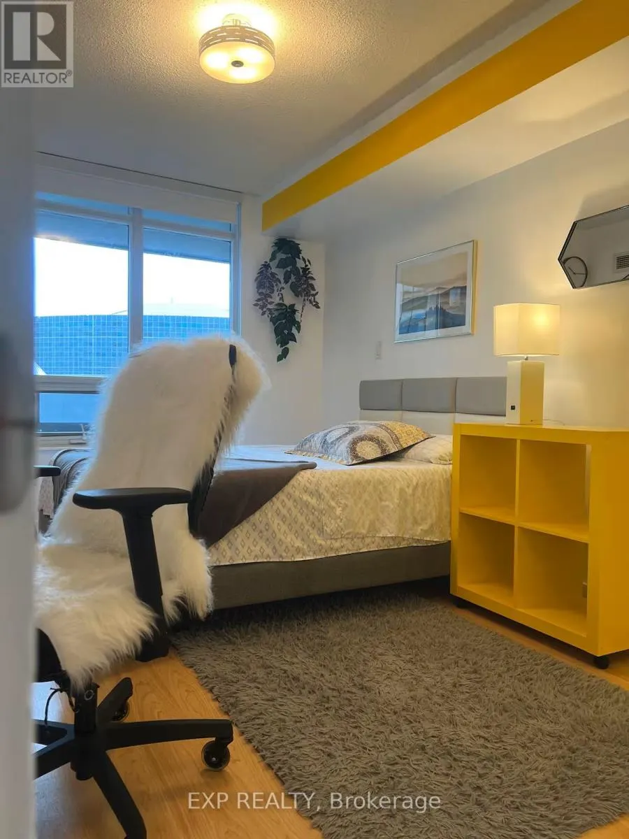 814 - 20 BLUE JAYS WAY