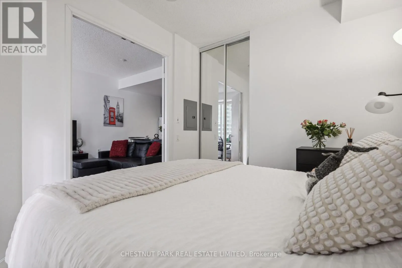 1014 - 85 BLOOR STREET E