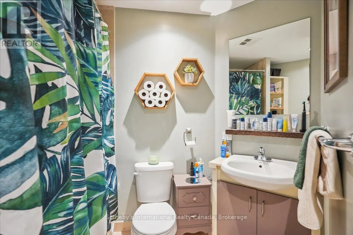 1804 - 218 QUEENS QUAY W, #1804