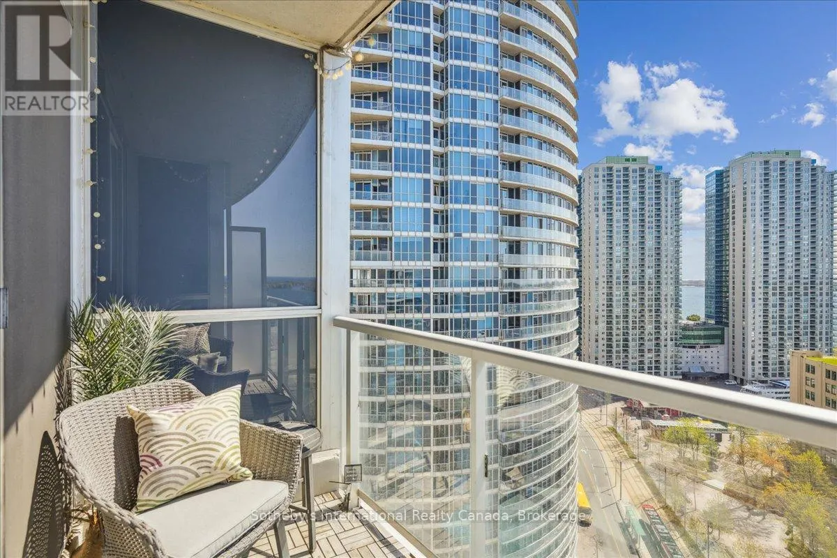 1804 - 218 QUEENS QUAY W, #1804