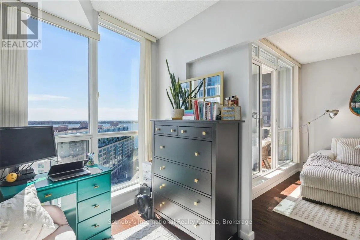 1804 - 218 QUEENS QUAY W, #1804