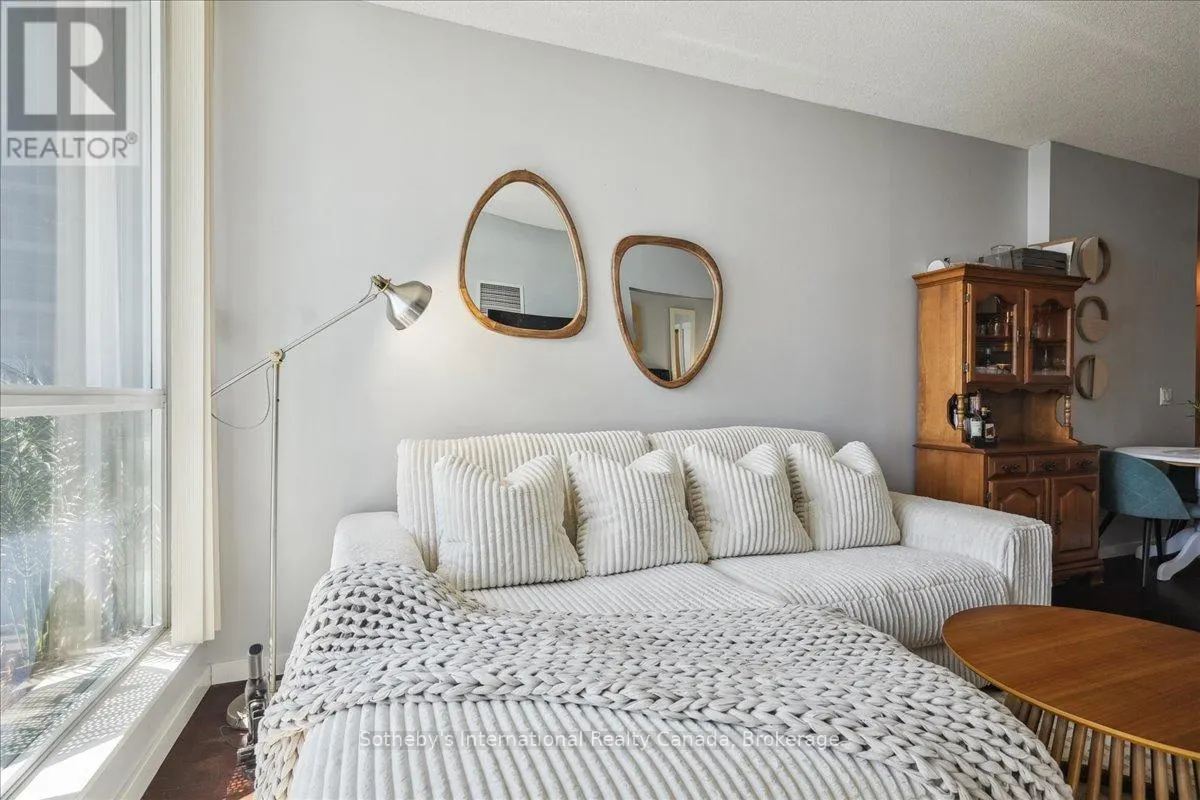 1804 - 218 QUEENS QUAY W, #1804