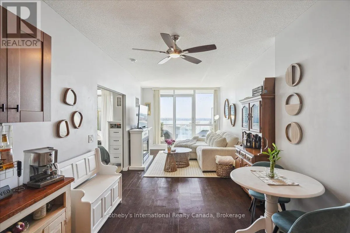 1804 - 218 QUEENS QUAY W, #1804