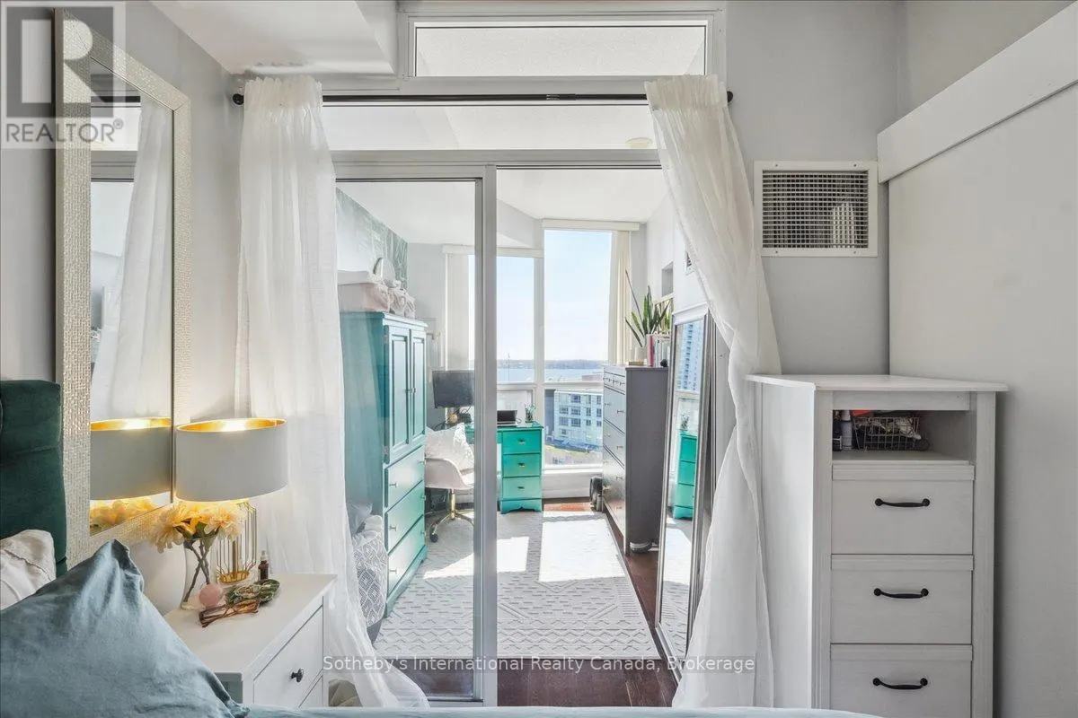 1804 - 218 QUEENS QUAY W, #1804